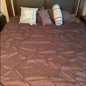 Comforter with pillows